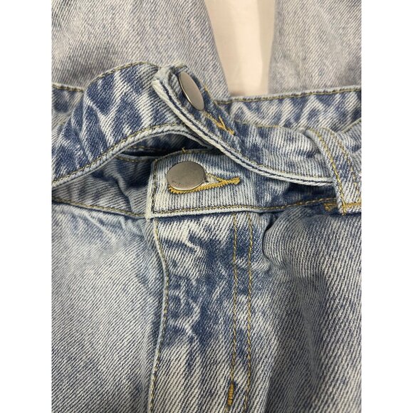 Fashion Nova Light Wash High Waisted Wide Leg Jeans Attached Belt Womens JR Sz 1 - Picture 4 of 8